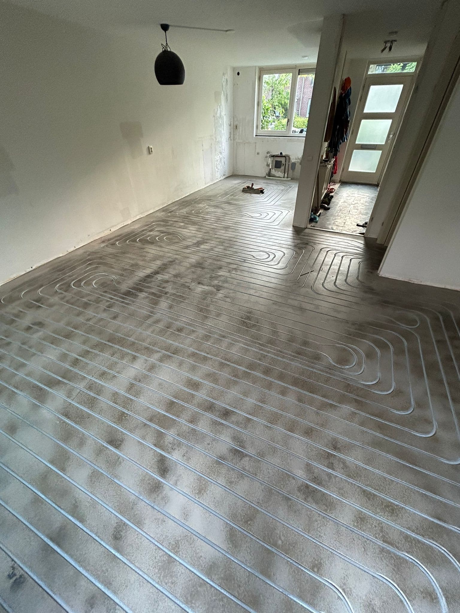Vloerverwarming aangelegd in een woonkamer