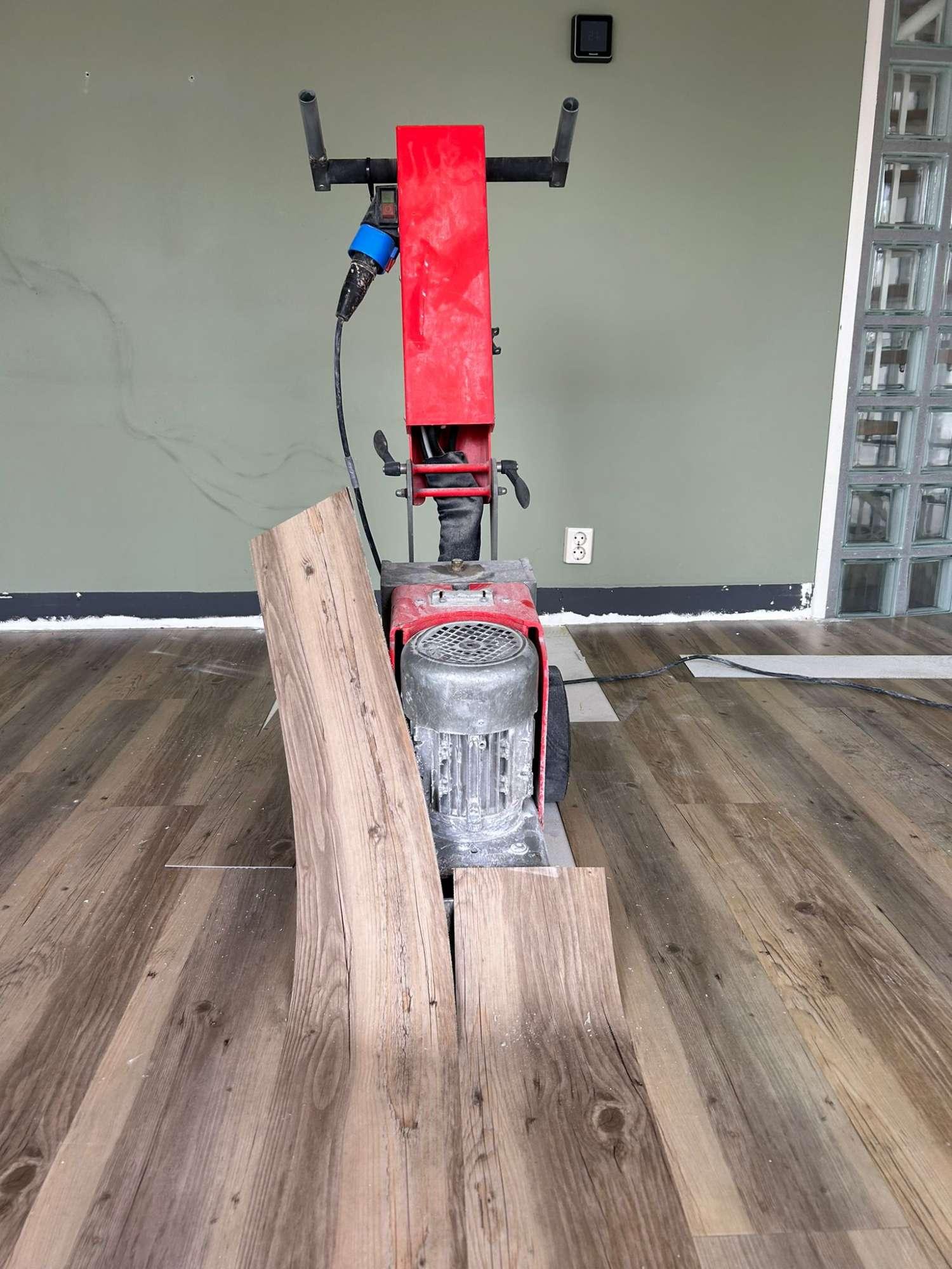 Stripmachine die PVC vloer verwijdert